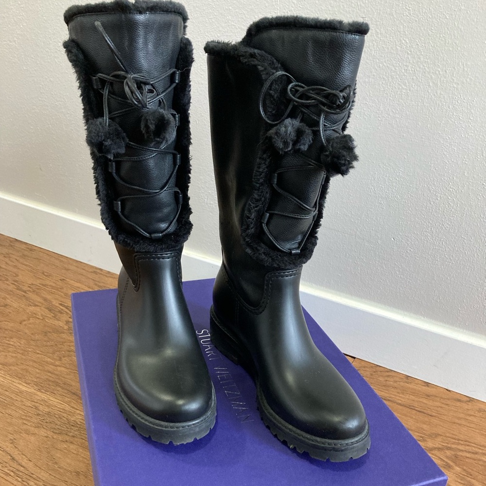STUART WEITZMAN BEARWEAR LEATHER & FAUX FUR LACE-UP BOOTS IN BLACK. Size 8